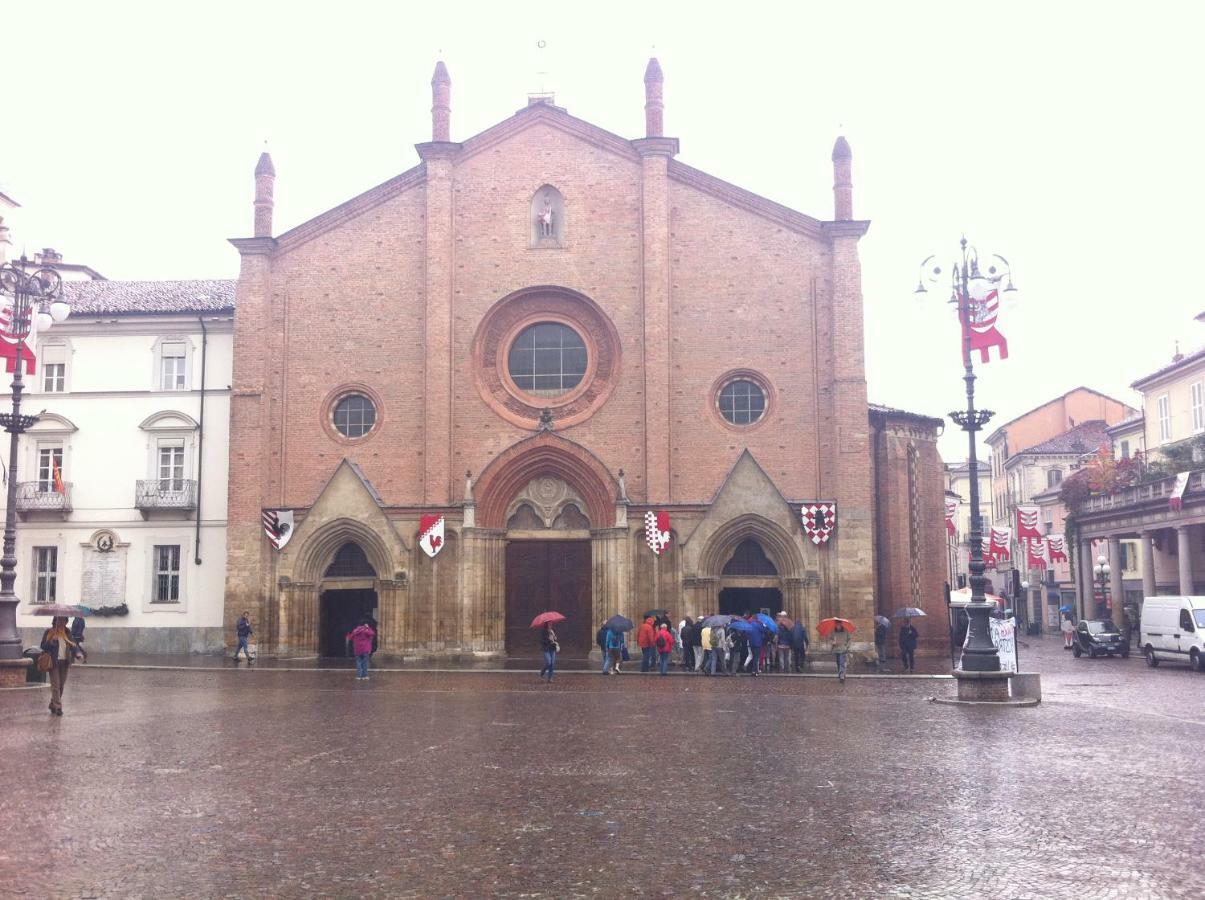 Appartamento In Centro Storico Asti Eksteriør billede